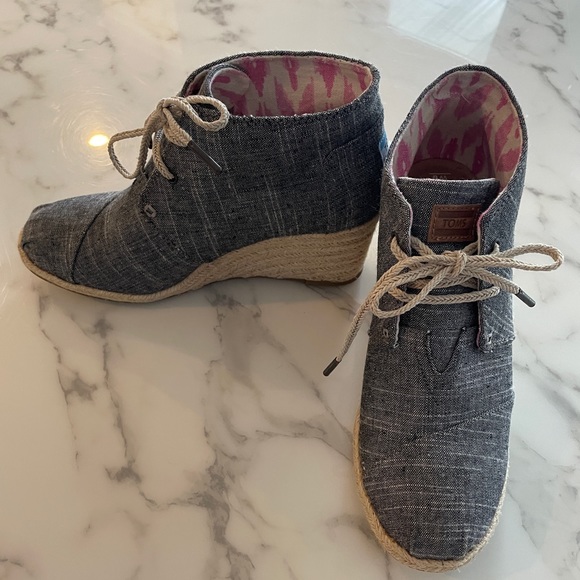 Tom’s wedge booties - Picture 3 of 4